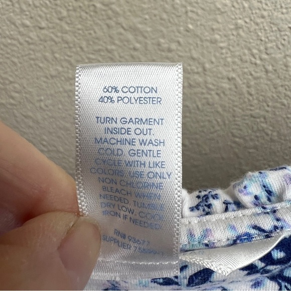 ADONNA SLEEPWEAR Floral Print Nightclub with buttons and tucks. Size XL - Picture 3 of 6